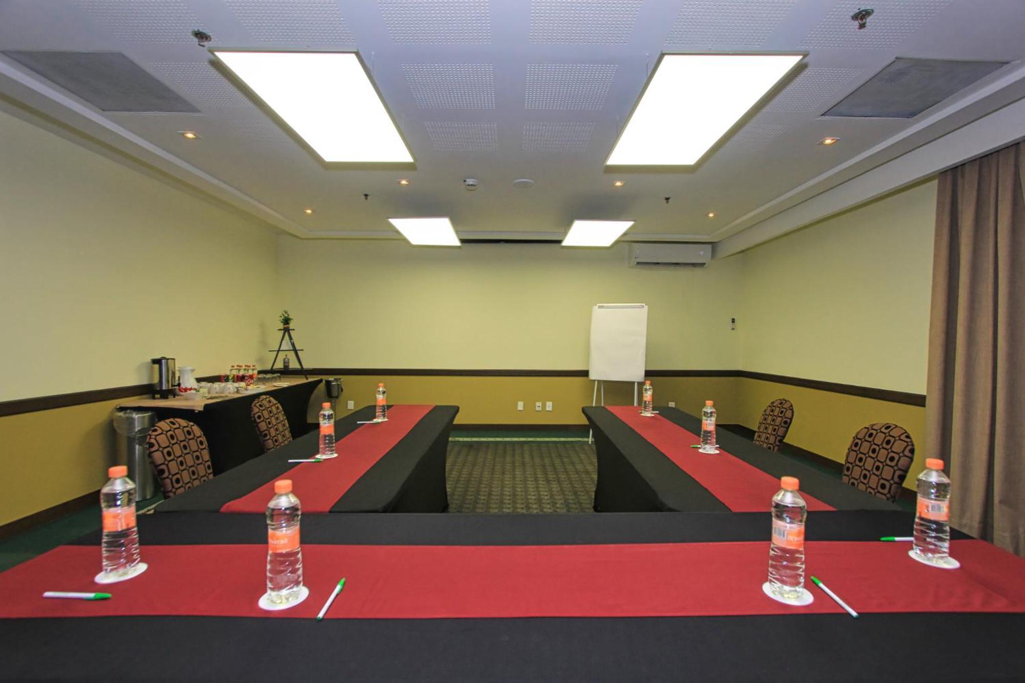 Holiday Inn Leon By Ihg Eksteriør bilde